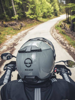 Zestaw: Kask szczękowy Schuberth E2 szary + dedykowany interkom motocyklowy + Gratisy