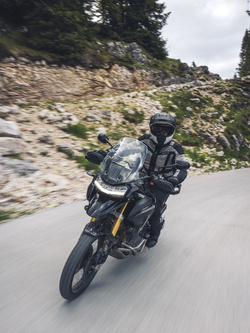 Zestaw: Kask szczękowy Schuberth E2 biały połysk + dedykowany interkom motocyklowy + Gratisy