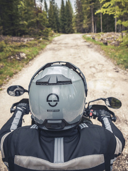 Zestaw: Kask szczękowy Schuberth E2 szary + dedykowany interkom motocyklowy + Gratisy