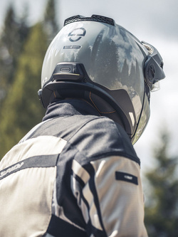 Zestaw: Kask szczękowy Schuberth E2 szary + dedykowany interkom motocyklowy + Gratisy