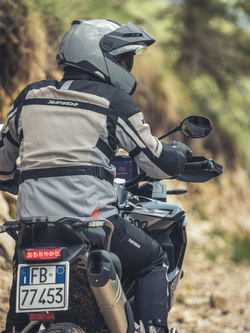 Zestaw: Kask szczękowy Schuberth E2 szary + dedykowany interkom motocyklowy + Gratisy