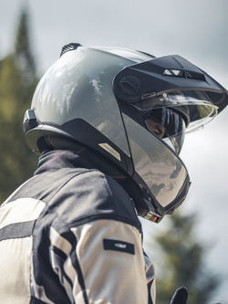 Zestaw: Kask szczękowy Schuberth E2 szary + dedykowany interkom motocyklowy + Gratisy