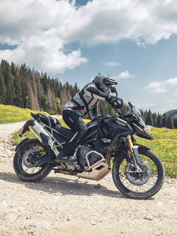 Zestaw: Kask szczękowy Schuberth E2 szary + dedykowany interkom motocyklowy + Gratisy