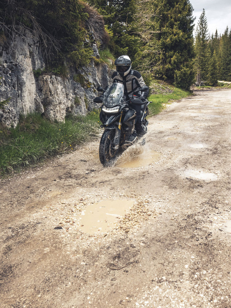 Zestaw: Kask szczękowy Schuberth E2 biały połysk + dedykowany interkom motocyklowy + Gratisy