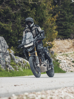 Zestaw: Kask szczękowy Schuberth E2 biały połysk + dedykowany interkom motocyklowy + Gratisy