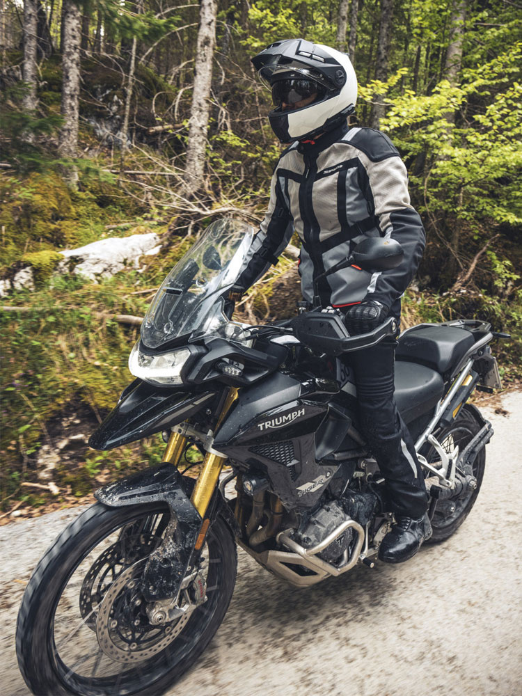 Zestaw: Kask szczękowy Schuberth E2 biały połysk + dedykowany interkom motocyklowy + Gratisy