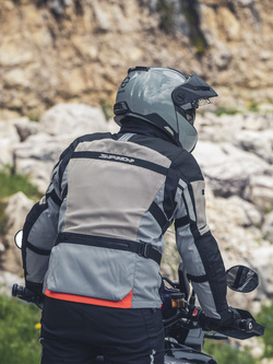 Zestaw: Kask szczękowy Schuberth E2 szary + dedykowany interkom motocyklowy + Gratisy