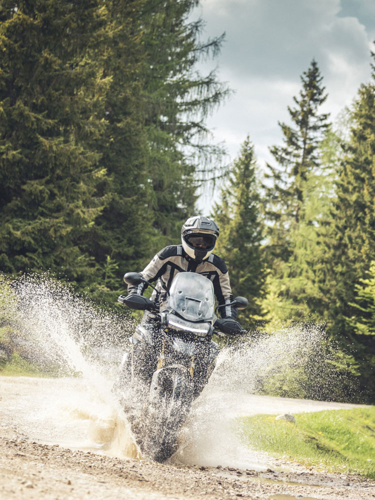 Zestaw: Kask szczękowy Schuberth E2 biały połysk + dedykowany interkom motocyklowy + Gratisy