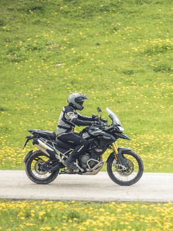 Zestaw: Kask szczękowy Schuberth E2 szary + dedykowany interkom motocyklowy + Gratisy