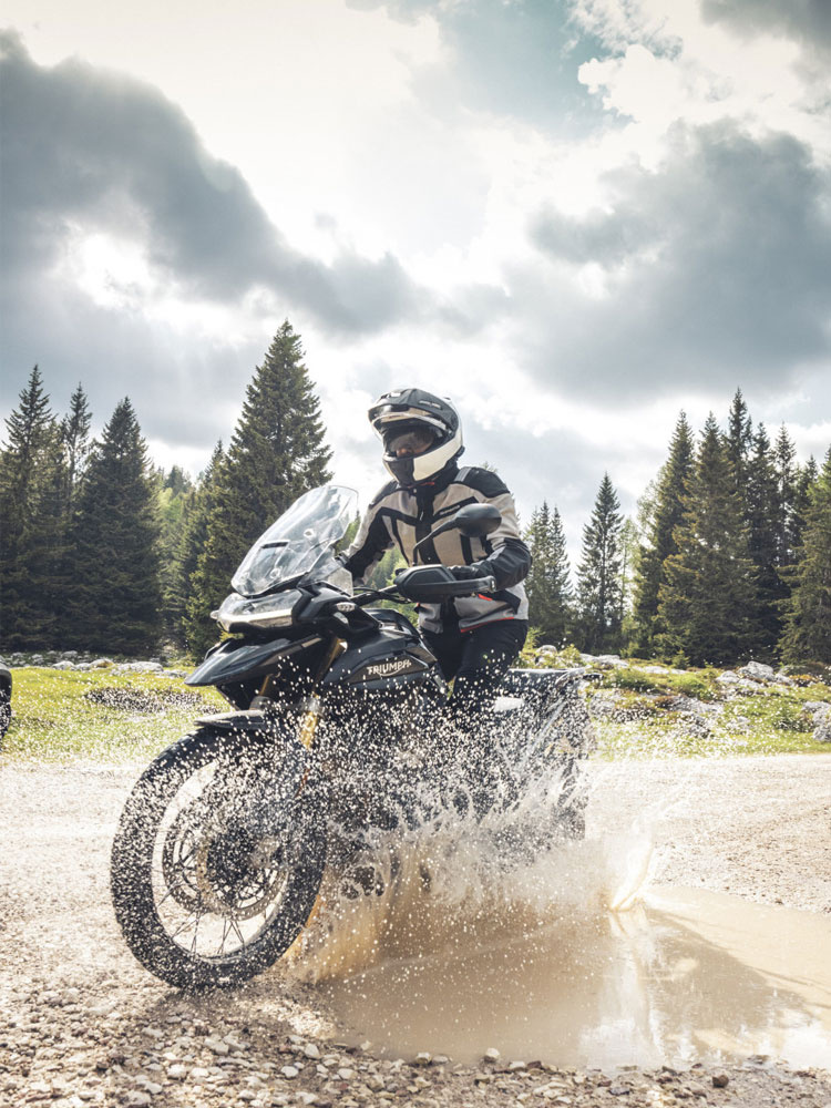 Zestaw: Kask szczękowy Schuberth E2 biały połysk + dedykowany interkom motocyklowy + Gratisy