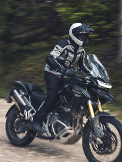 Zestaw: Kask szczękowy Schuberth E2 biały połysk + dedykowany interkom motocyklowy + Gratisy