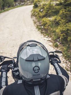 Zestaw: Kask szczękowy Schuberth E2 szary + dedykowany interkom motocyklowy + Gratisy