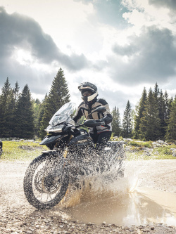 Zestaw: Kask szczękowy Schuberth E2 biały połysk + dedykowany interkom motocyklowy + Gratisy